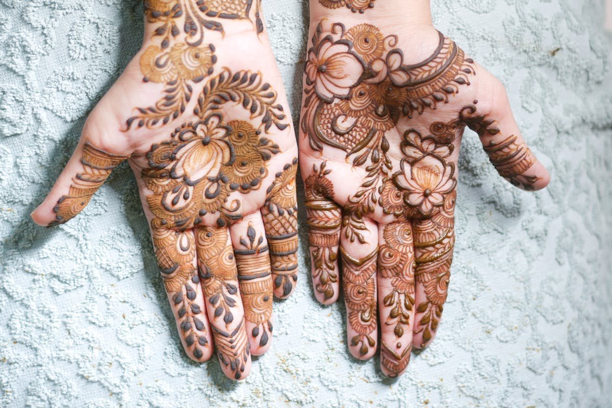 Mehndisathi Pilot Arabic Artist